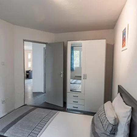 Le Filon D'or - 8 Persons With Pool And View Oupia